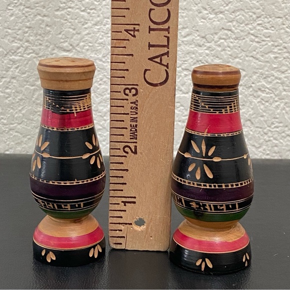 Vintage Mexico Hand Carved Wooden Salt & Pepper Shakers - Picture 6 of 7